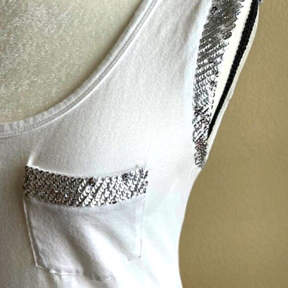 Express elegant white top with sequin details - Picture 2 of 6